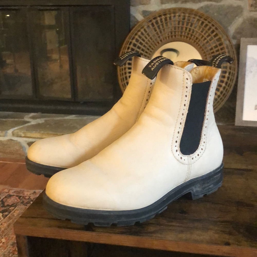 Pearl white Blundstones! Looking for a new home!